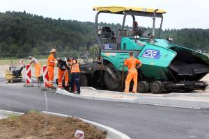 ASFALTIRANJE KROŽIŠČA FOTO LJUBO VUKELIČ 10